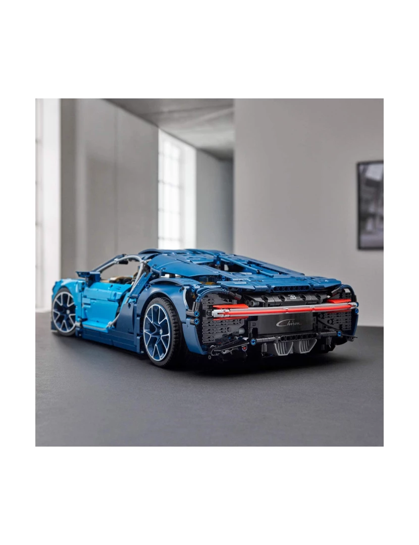 imagem de LEGO Technic 42083 Bugatti Chiron3