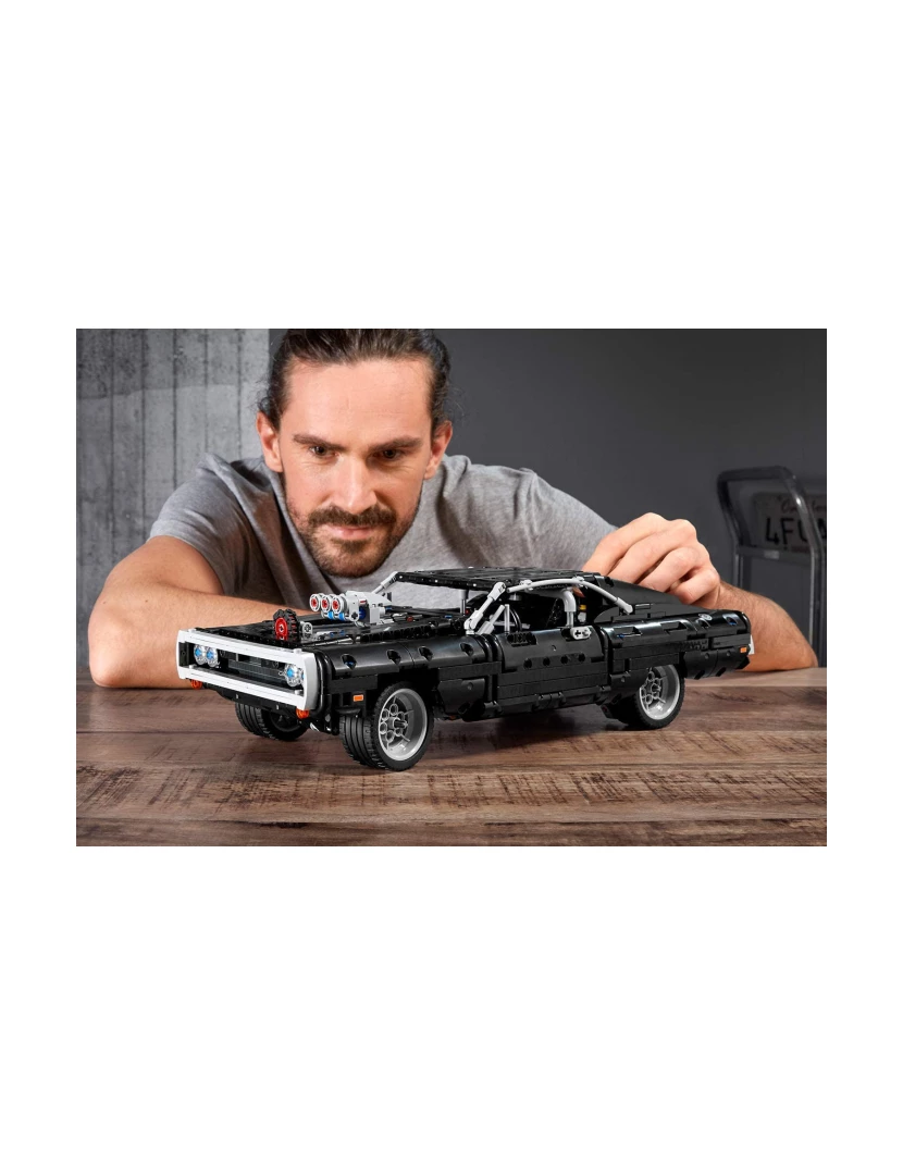 imagem de LEGO Technic 42111 Dom's Dodge Charger Fast & Furious2