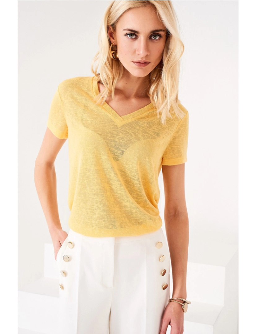 Shot - T-Shirt Decote em V Amarelo Ref 118
