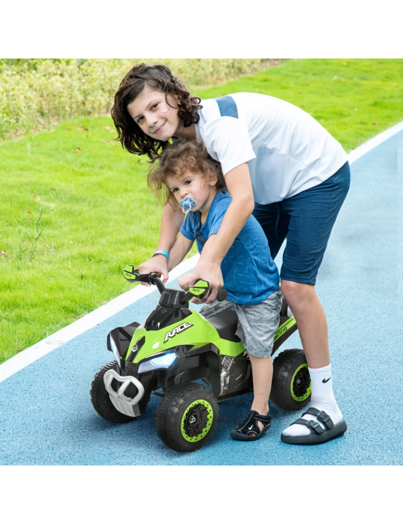 imagem de HOMCOM Quadriciclo Infantil para Crianças acima de 18 Meses com Função de Luzes e Música Desenho Inovador Suporta até 20kg 67,5x38x44cm Verde2