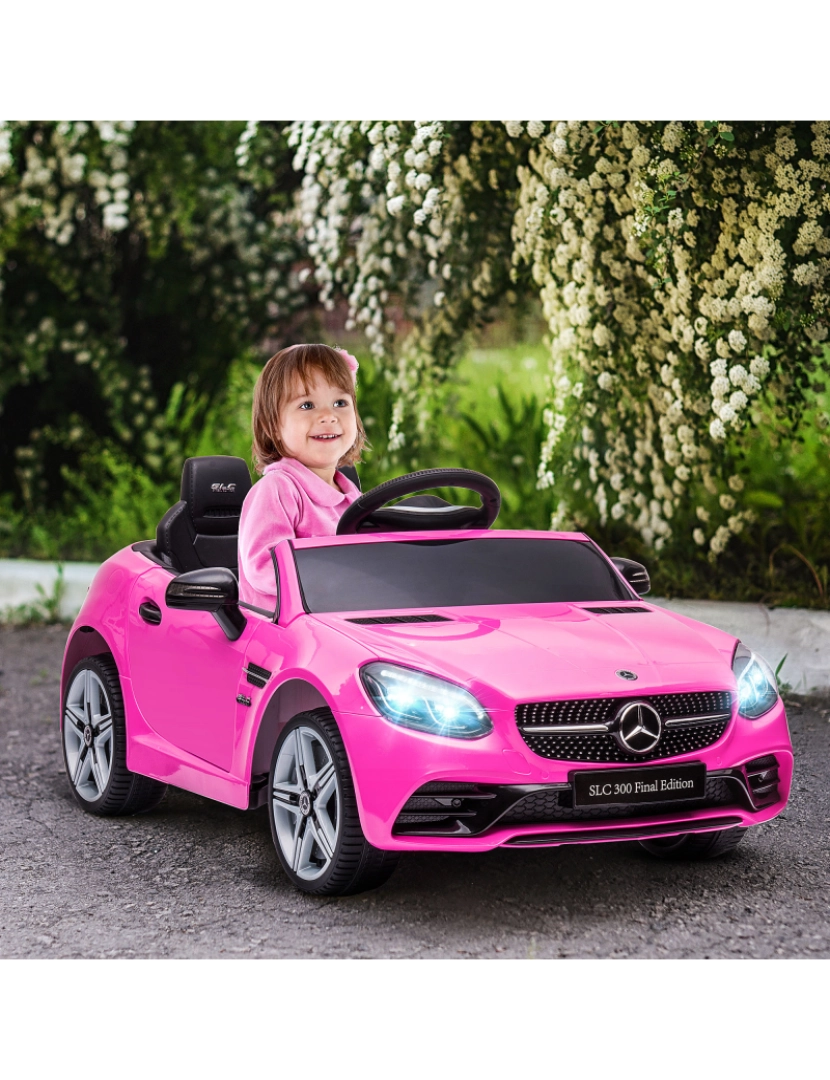 imagem de AIYAPLAY Carro Elétrico Mercedes SLC 300 12V para Crianças de 3-6 Anos com Controlo Remoto Faróis LED Buzina Música TF USB e Abertura da Porta 3-5km/h 107x62,5x44cm Rosa2