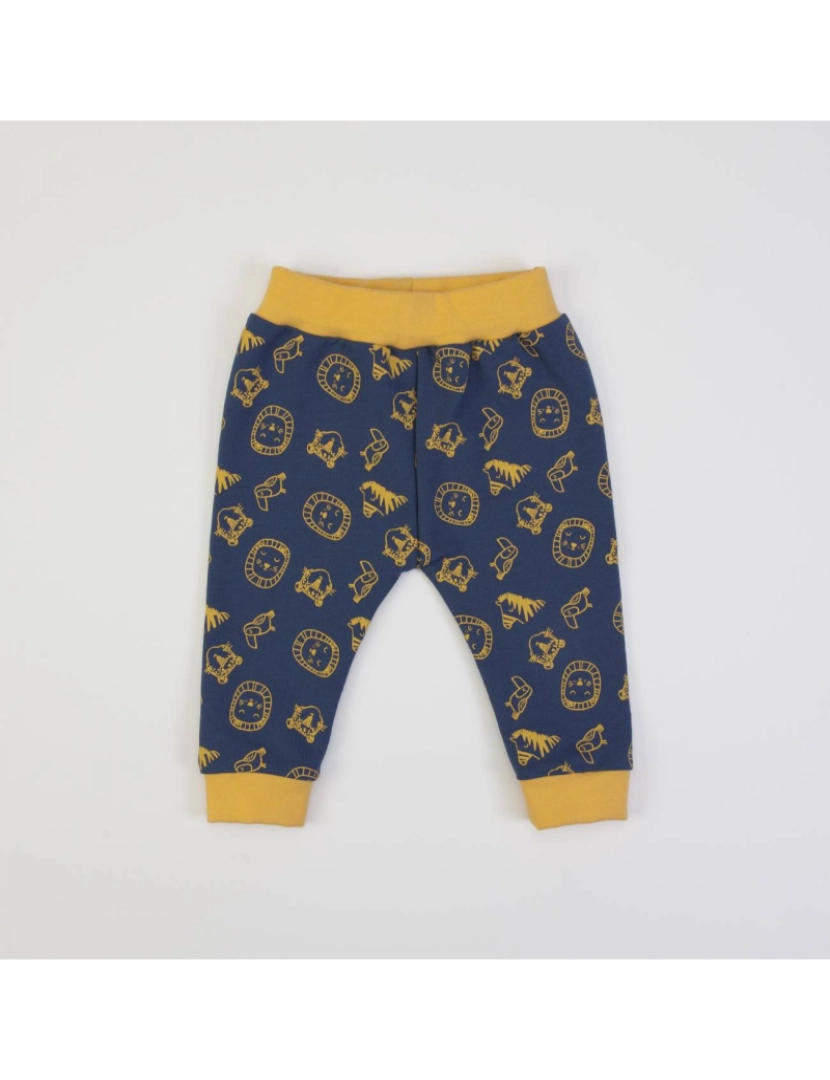 imagem de T-shirt + calças7