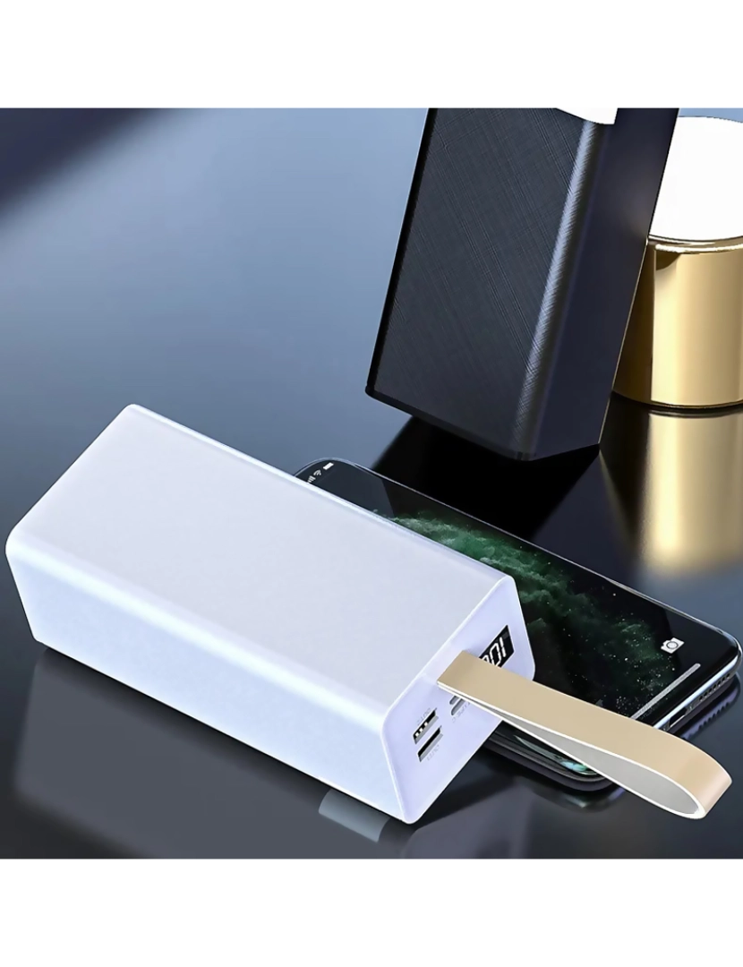 imagem de DAM. Powerbank de 50.000 mAh com saída USB dupla, carga rápida PD22,5 W, saída USB-C, pendente de transporte e lanterna de alta potência. LED de exibição de carregamento.5