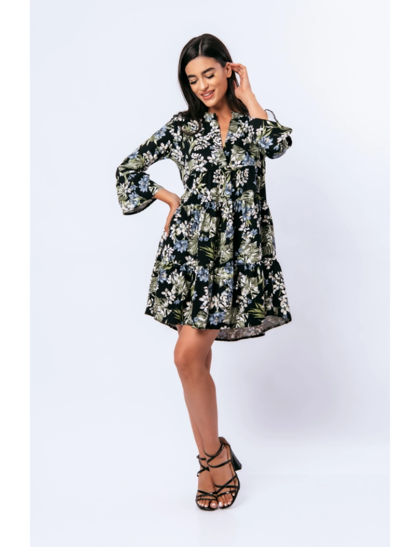 imagem de Khaki, Ecru e vestido floral azul com mangas de sino5