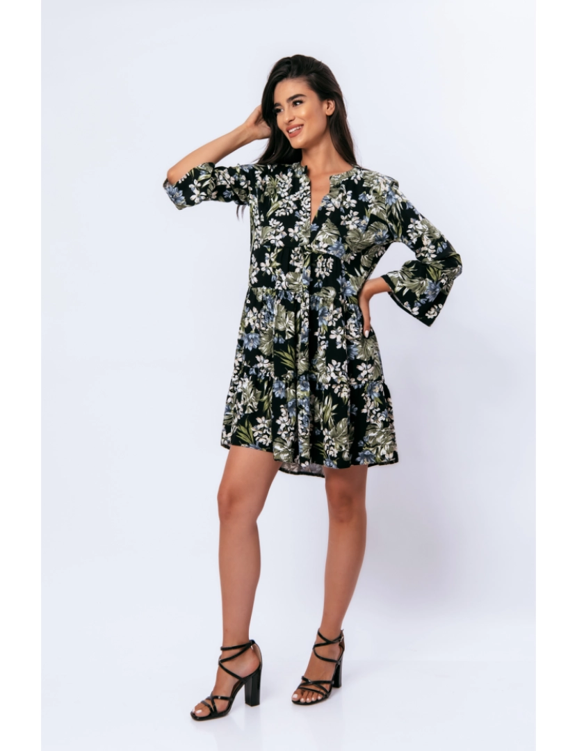 imagem de Khaki, Ecru e vestido floral azul com mangas de sino6