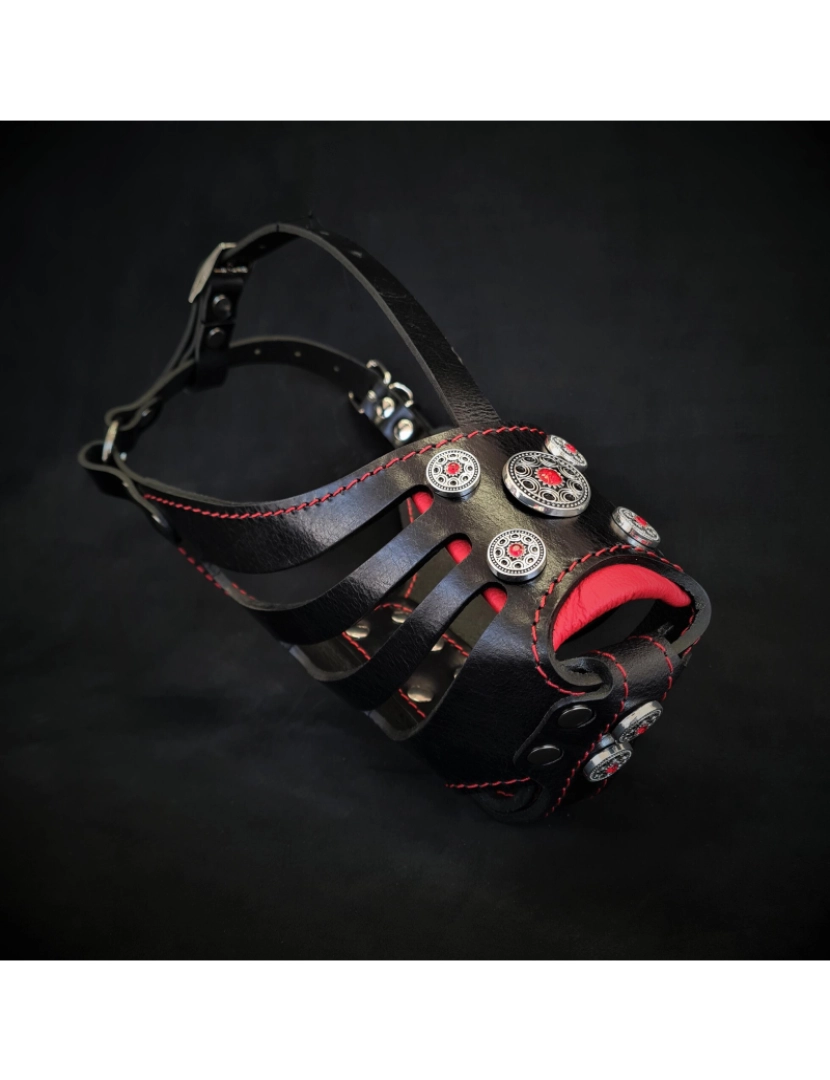 imagem de O Bijou Basket Muzzle Preto & Vermelho3