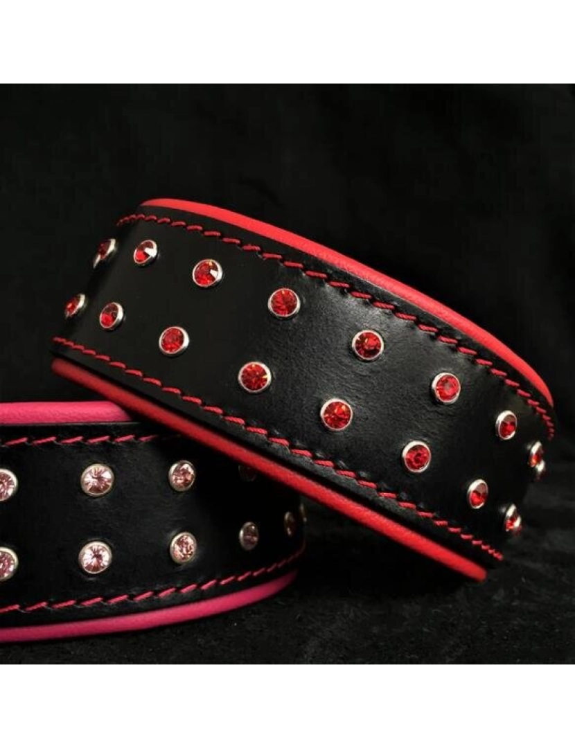 Bestia Custom Dog Gear - O colar de diamante preto e rosa