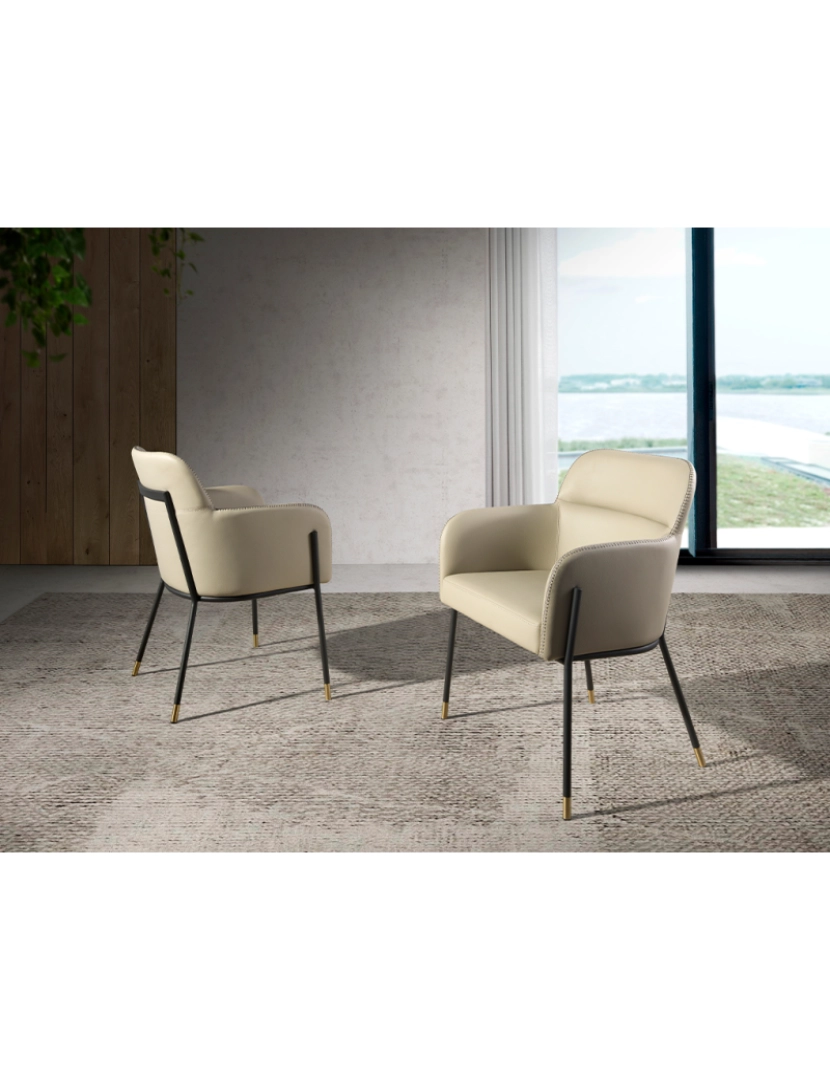 imagem de Cadeira de jantar em couro ecológico com pernas de aço 4106 Angel Cerda3