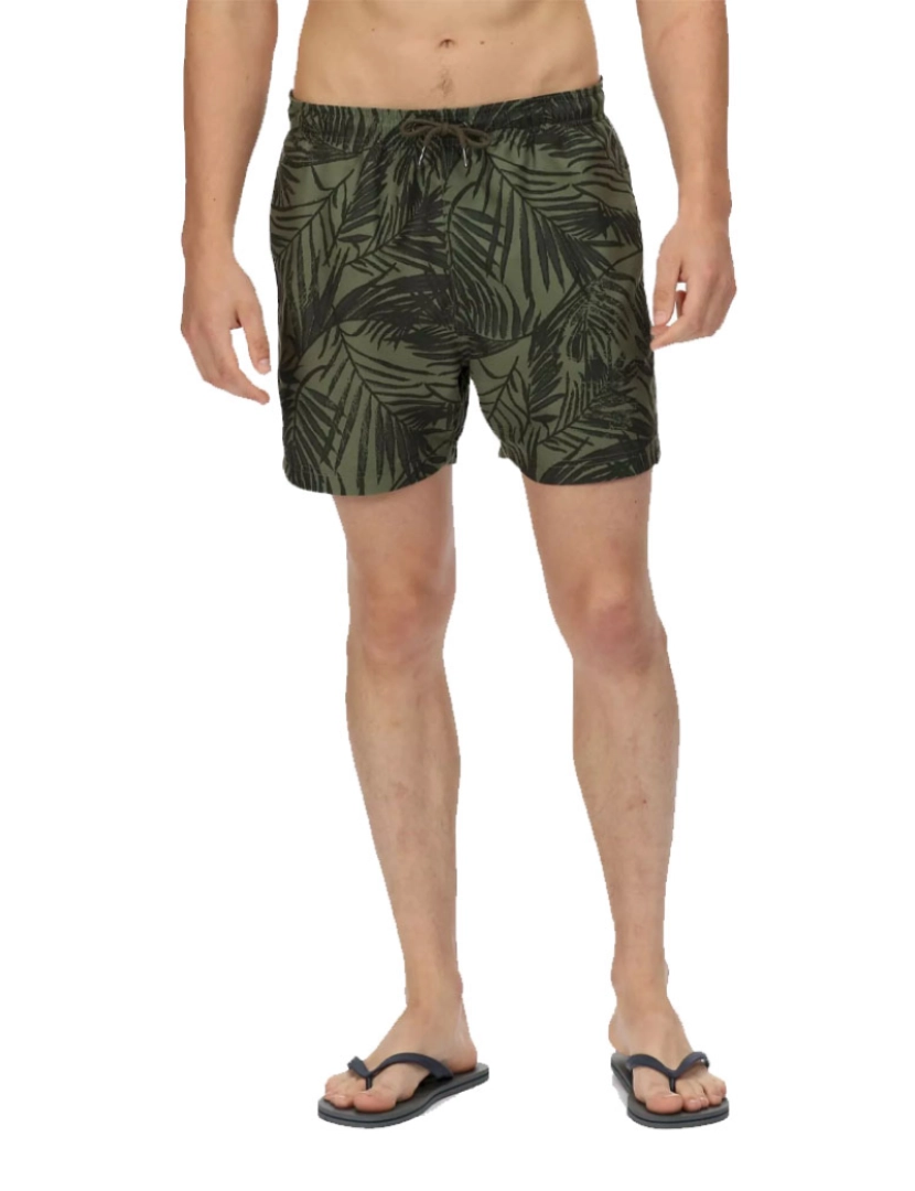 imagem de Regatta Mens Loras Leaf impressão Swim Shorts1