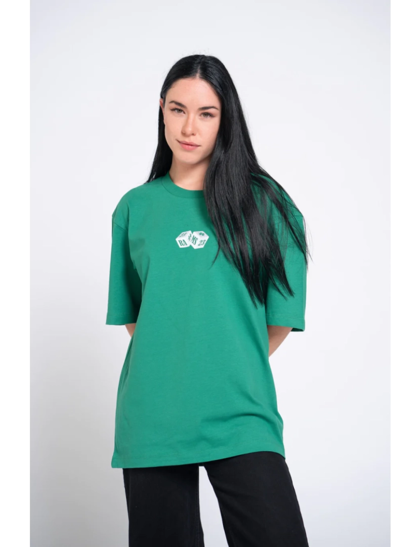 imagem de T-shirt verde com vida tem muitas caras imprimir1
