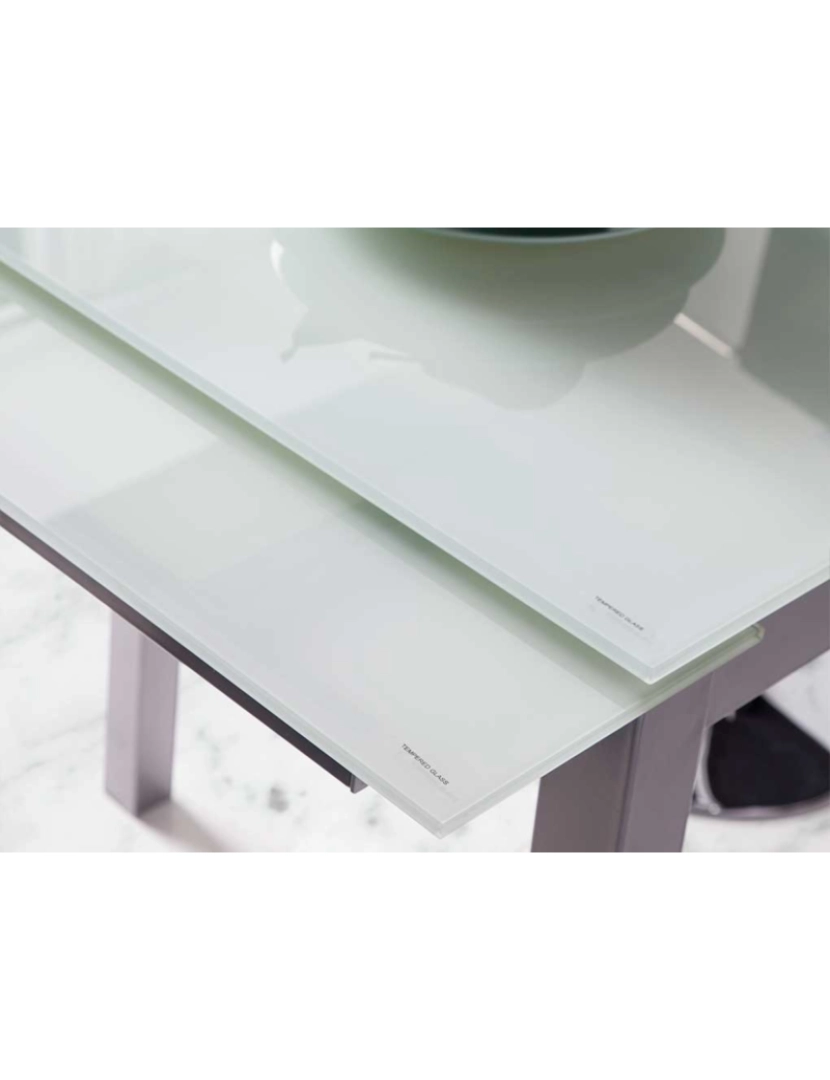 imagem de Mesa alta extensível LEIRIA vidro branco e patas metal mate3