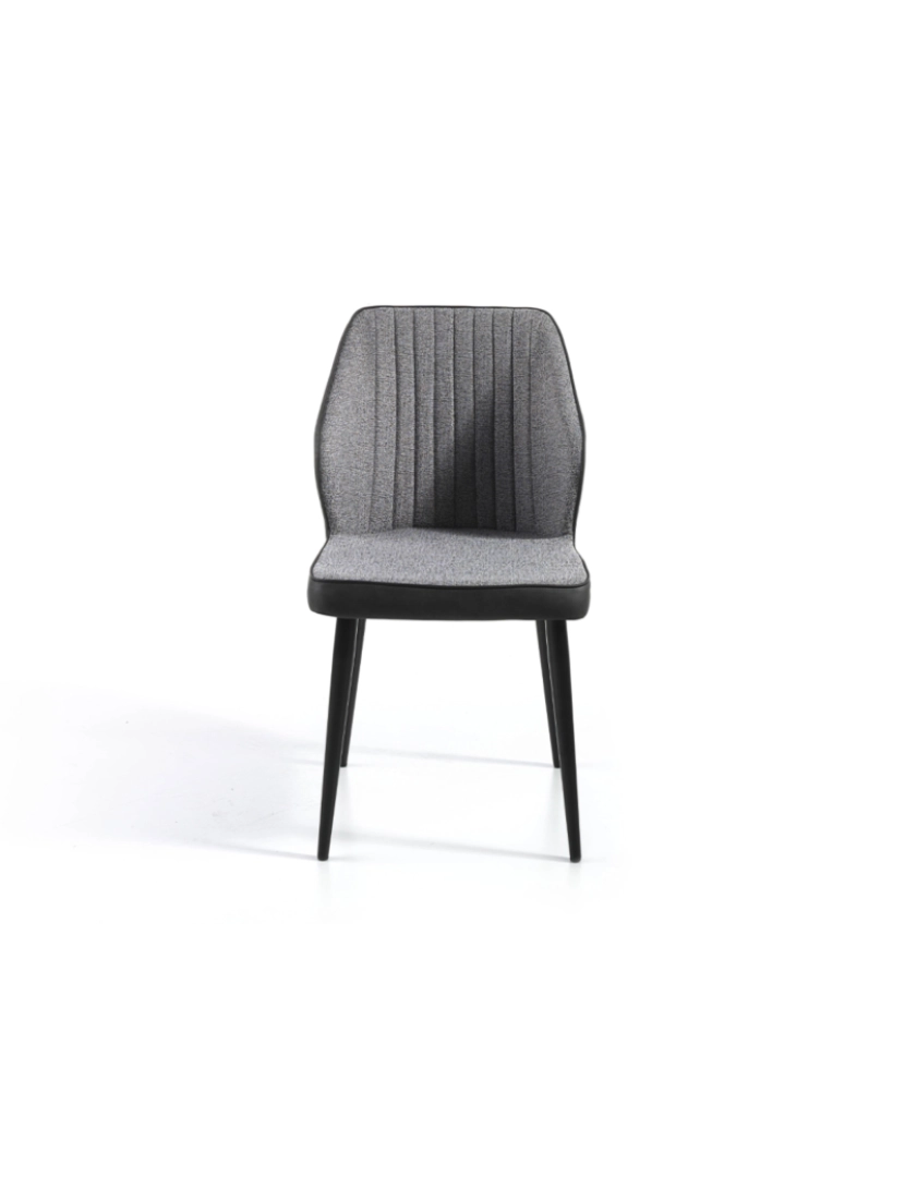 imagem de Set de 4 cadeiras Boston com patas metálicas pretas e tecido cinza3