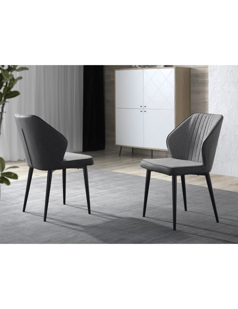 imagem de Set de 4 cadeiras Boston com patas metálicas pretas e tecido cinza4
