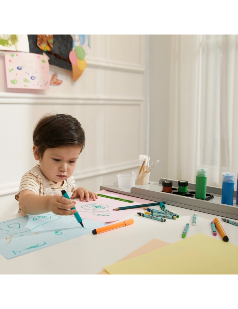 imagem de Campos de fantasia Por Teamson Kids Monet Art Table com rolo de papel e banco, branco6