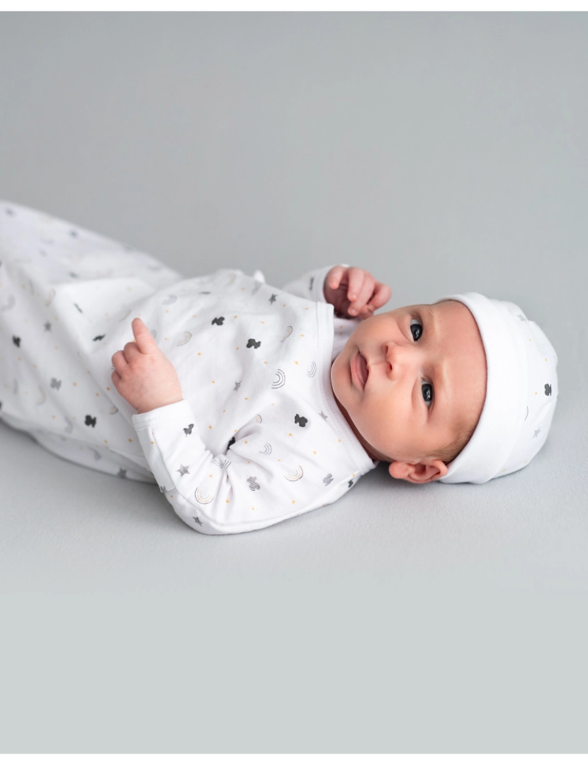 imagem de Conjunto de pijama e gorrinho de bebé Arco branco4