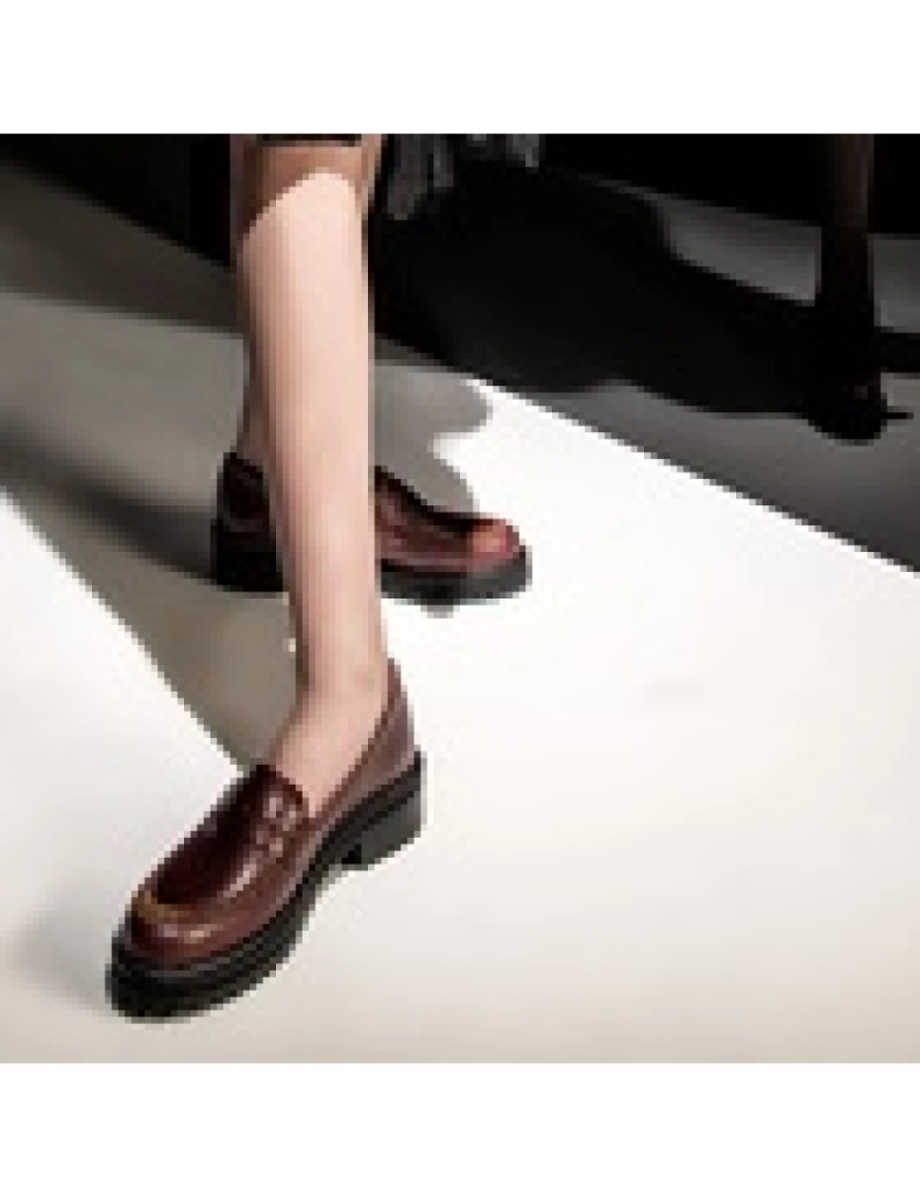 imagem de Sapato em Pele  Dempasar6