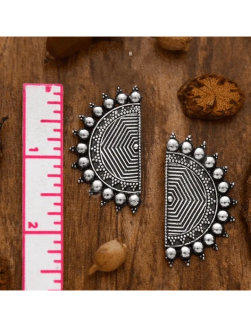 imagem de Semicircular eclipsado Meio disco Bohemian Geometric Oxidised Boho Indian Jhumkis2