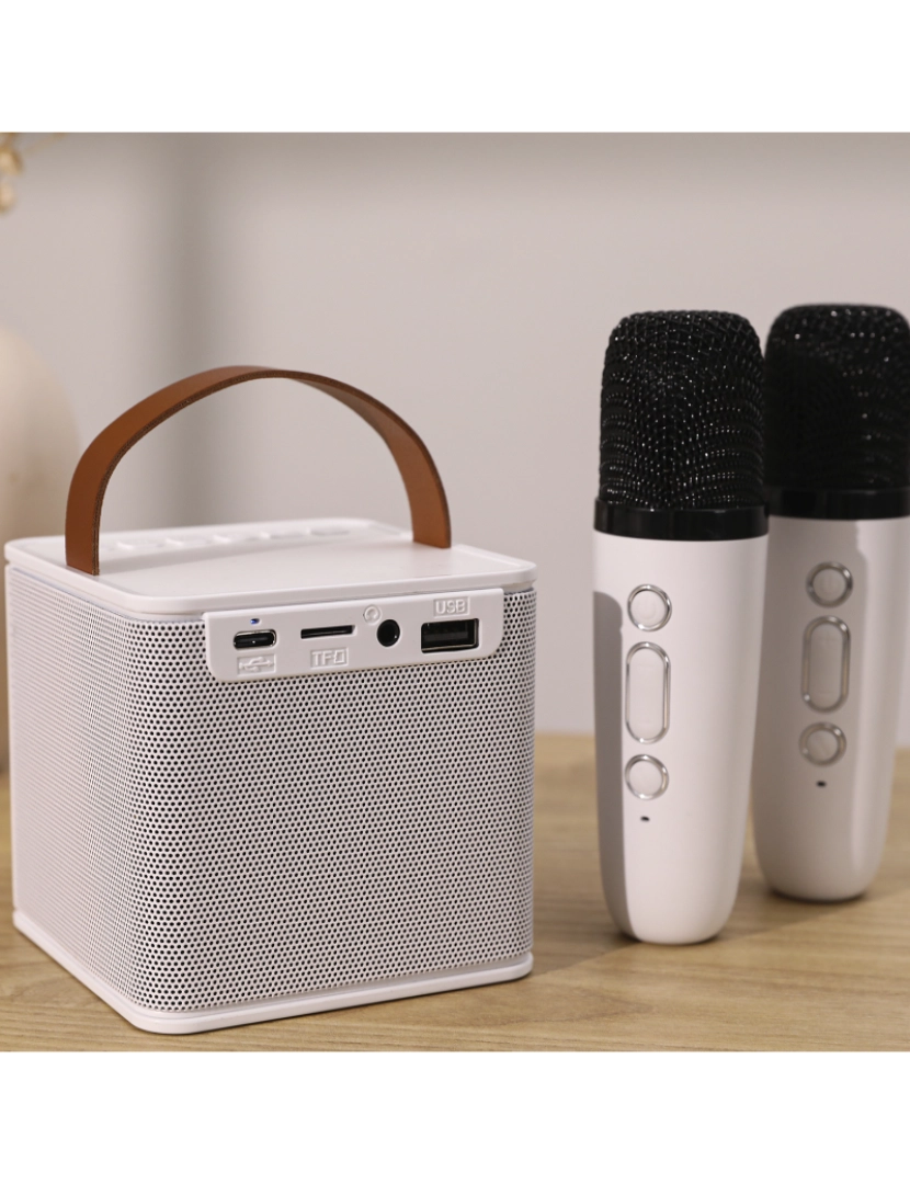 imagem de DAM Kit Karaokê Bluetooth com alto-falante e 2 microfones. 10W, bateria embutida. 10x8,5x9 cm. Cor branca5