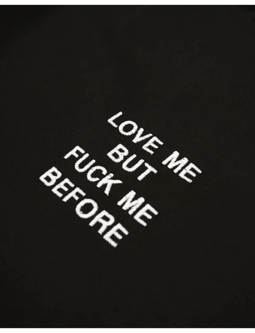 imagem de T-Shirt Love Me But Nera3