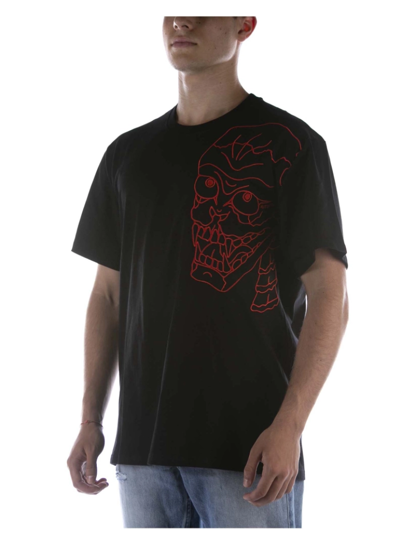 imagem de T-Shirt Preta Iuter Skull Tee2