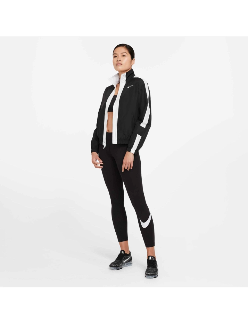 imagem de Calça Nike Sportswear Essential Preta4