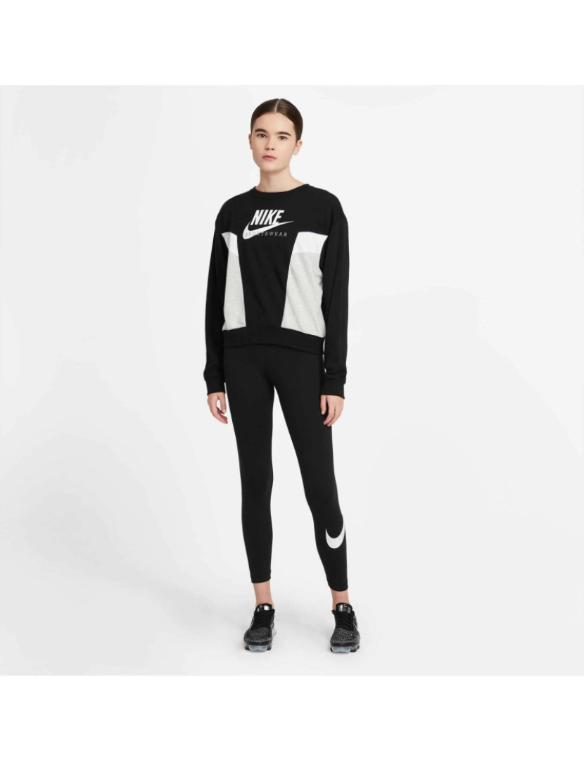 imagem de Calça Nike Sportswear Essential Preta5
