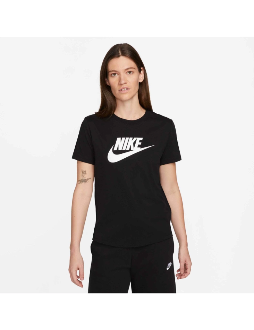 imagem de Camiseta Nike Sportswear Essential3