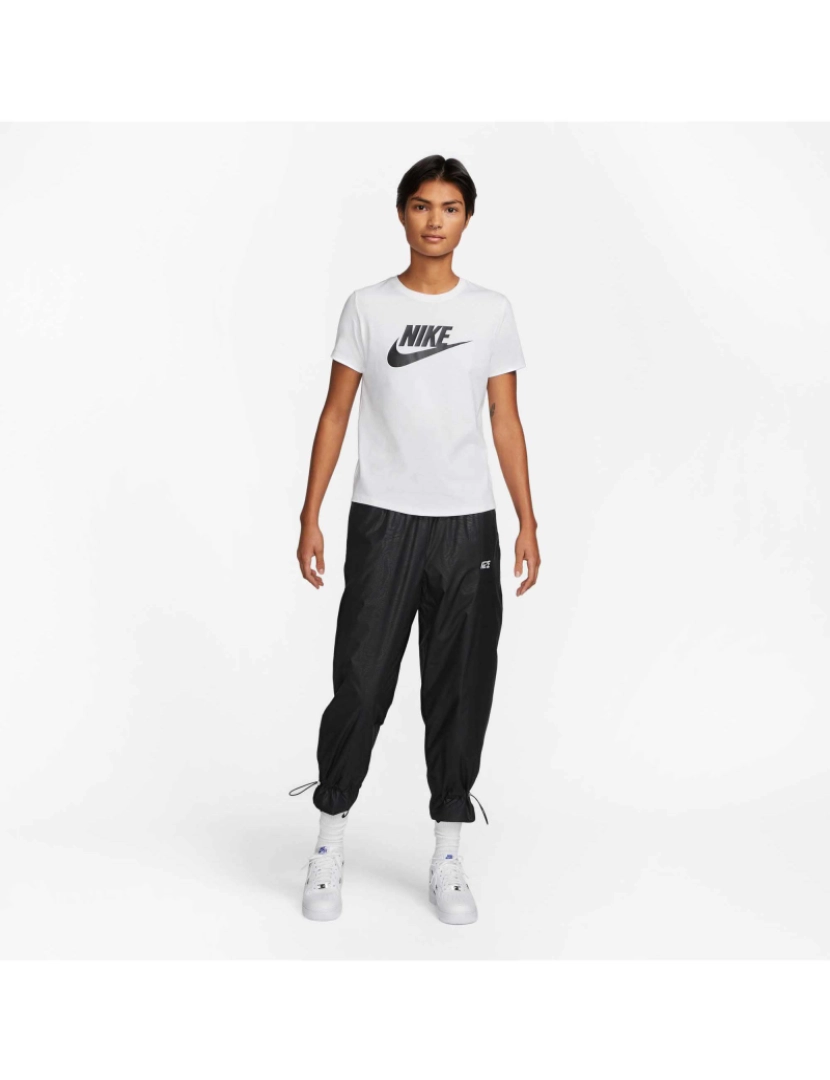 imagem de Camiseta Nike Sportswear Essential5