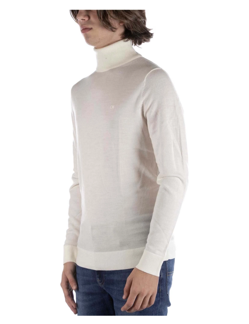 imagem de Camisola Calvin Klein Superior Wool Tartaruga Creme2