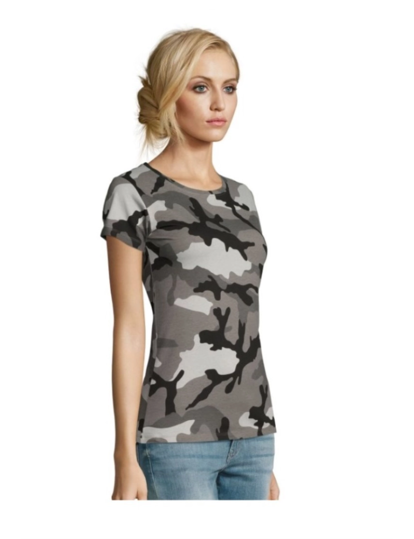 imagem de T-shirt feminina gola redonda camuflada2