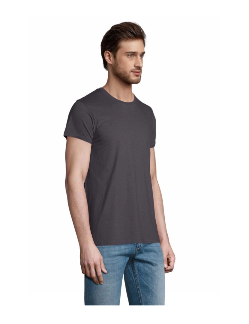 imagem de T-shirt justa de homem em jersey simples e gola redonda2