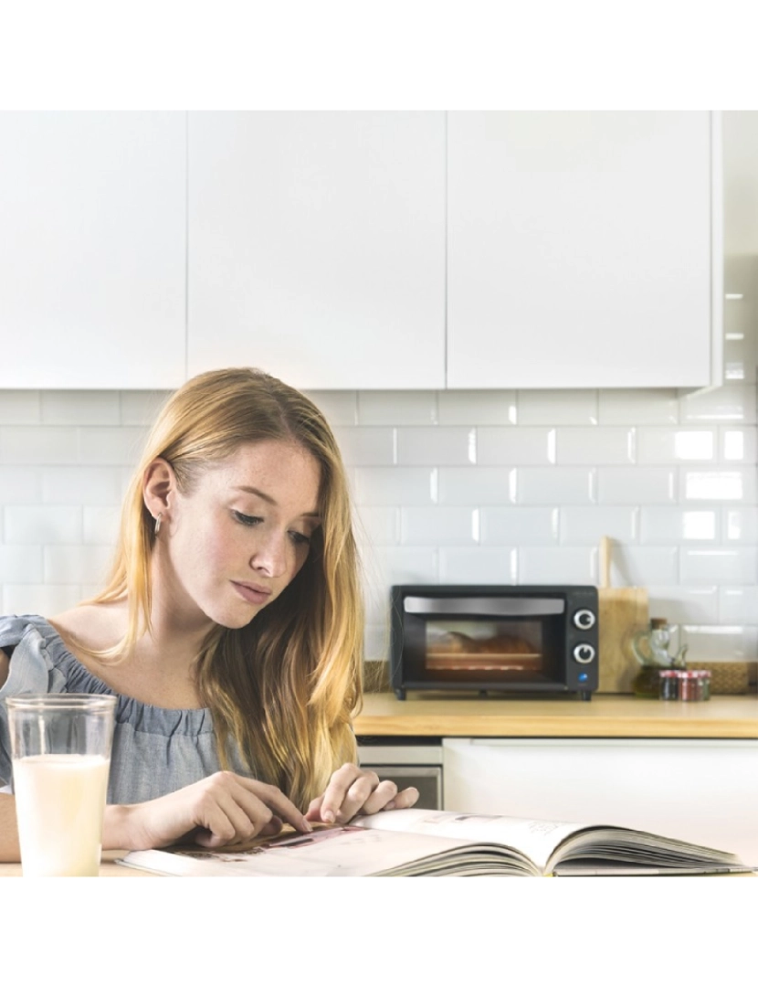 imagem de Cecotec Mini-forno elétrico multifunções, 10 litros de capacidade e porta com vidro duplo.3