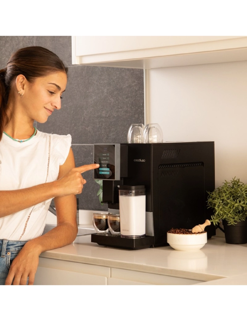 imagem de Cecotec Máquina de café superautomática compacta com 19 bares, depósito de leite e Thermoblock.2