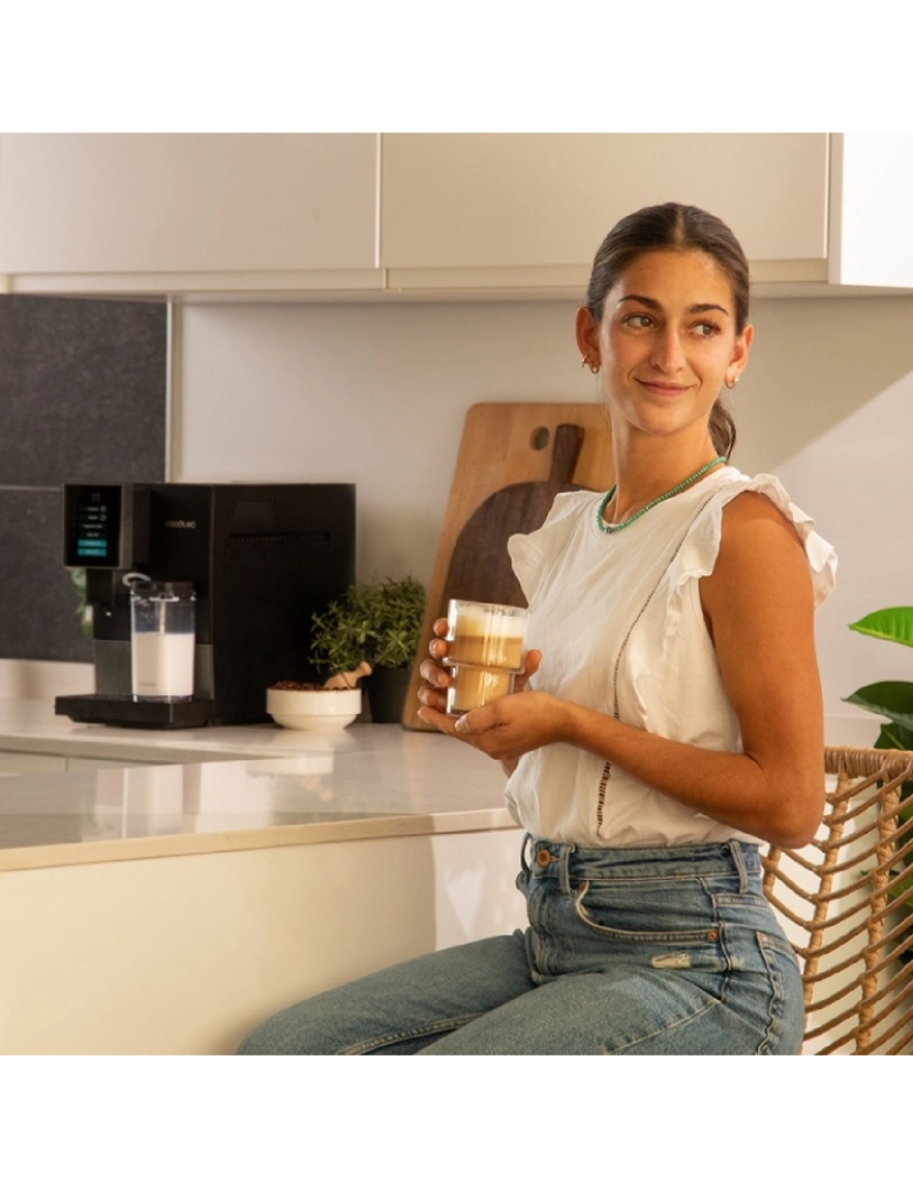 imagem de Cecotec Máquina de café superautomática compacta com 19 bares, depósito de leite e Thermoblock.3