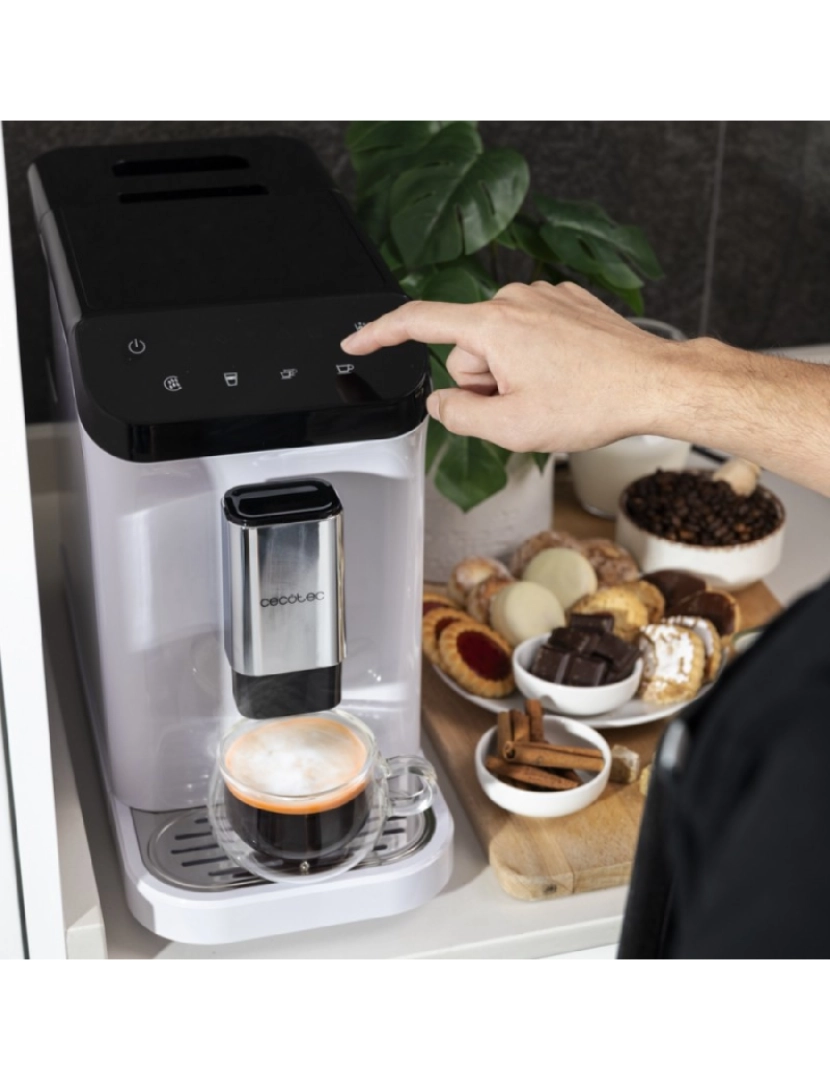 imagem de Cecotec Máquina de café superautomática compacta com 19 bares e Thermoblock.4