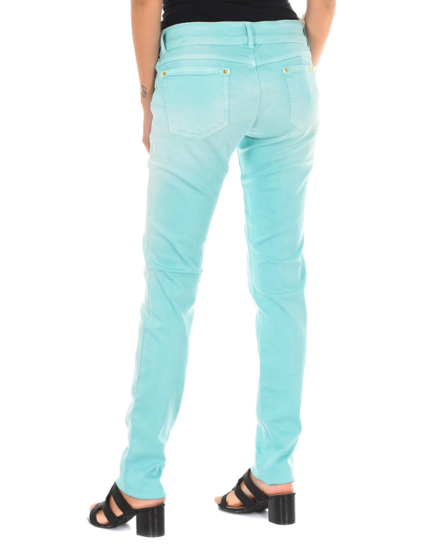imagem de Calça jeans comprida confeccionada em tecido elástico10DBF0155-G272 mulher3