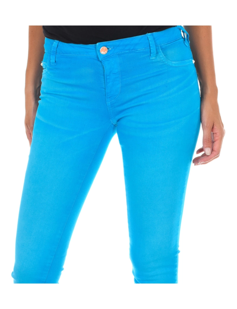 imagem de Calça jeans comprida efeito usado com tecido elástico 10DB50210-G272 mulher2