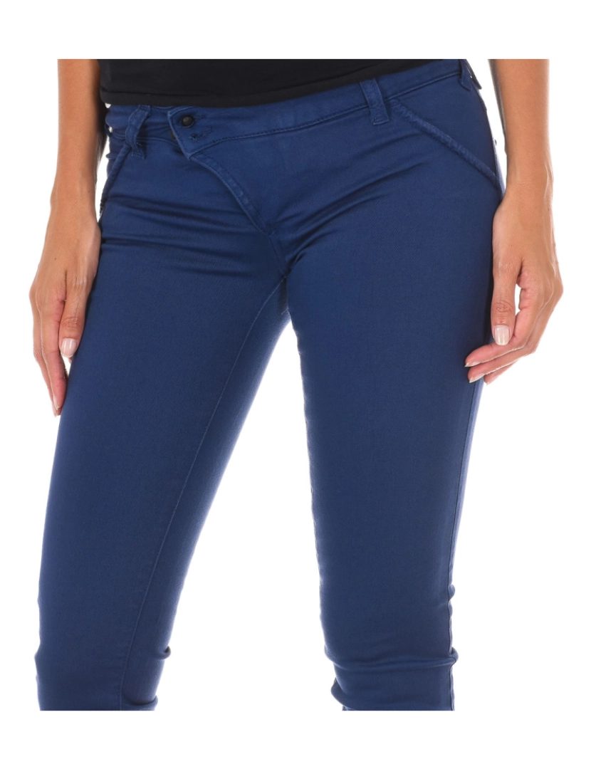 imagem de Calça jeans comprida confeccionada em tecido elástico 10DBF0312-G291 mulher2