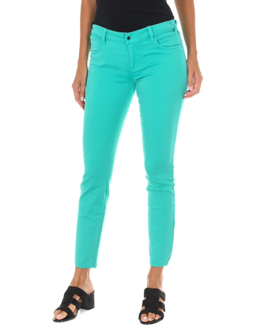 imagem de Calça jeans comprida confeccionada em tecido elástico 10DBF0525-G291 mulher1