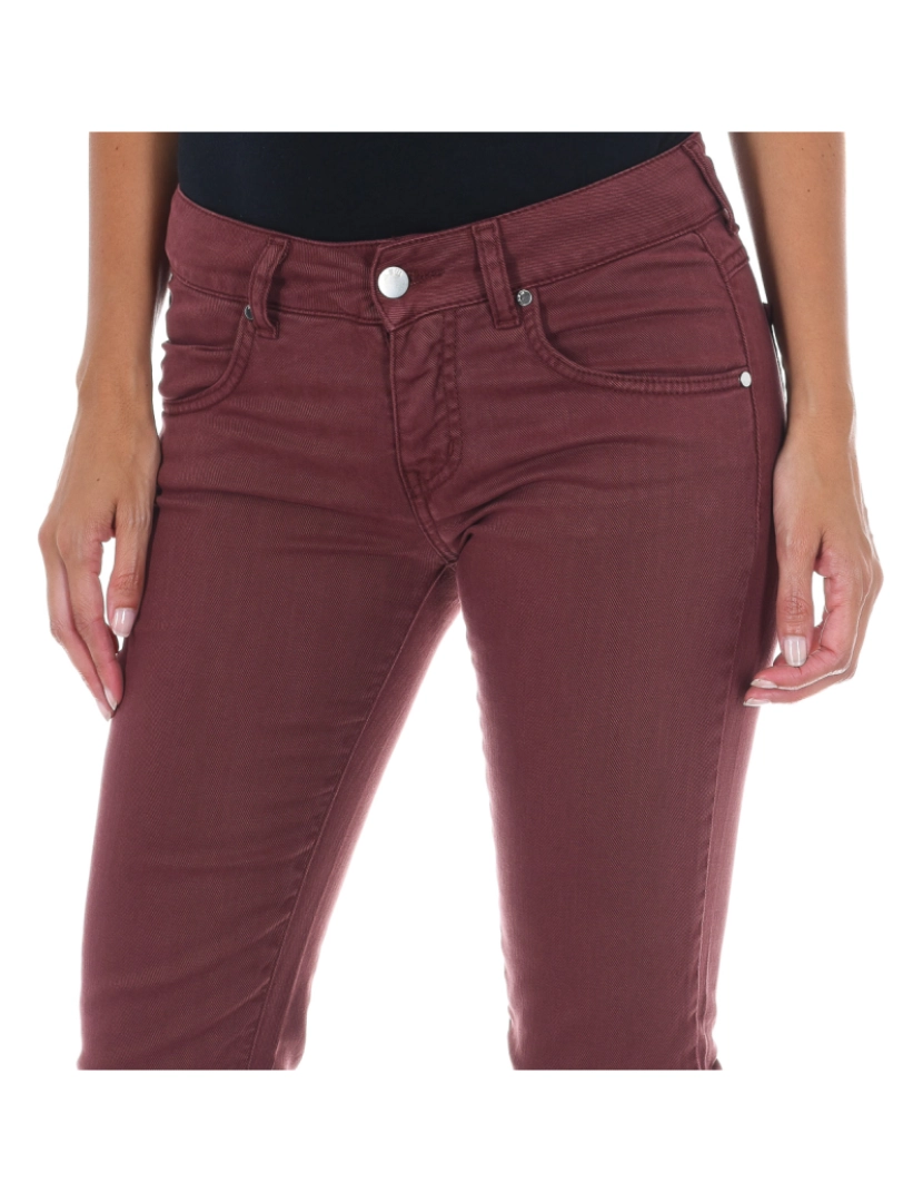 imagem de Calça jeans comprida com bainha estreita 10DBF0475-B088 mulher2