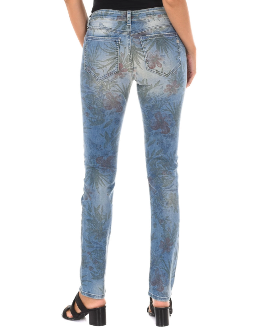 imagem de Calça jeans comprida com efeito desgastado e bainha estreita 70DB50254 mulher3