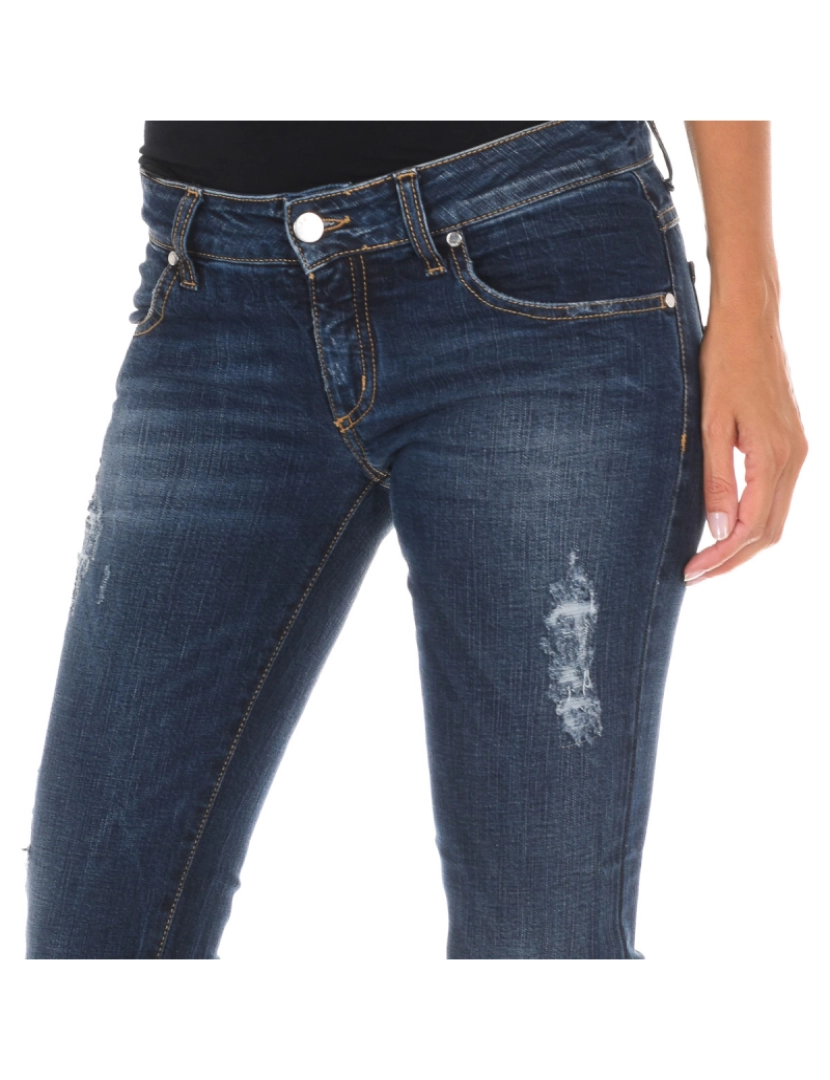 imagem de Calça jeans comprida desgastada e efeito rasgado 10DB50219 mulher2