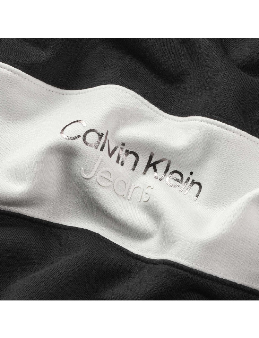 imagem de Moletom Com Bloco De Cores Calvin Klein2