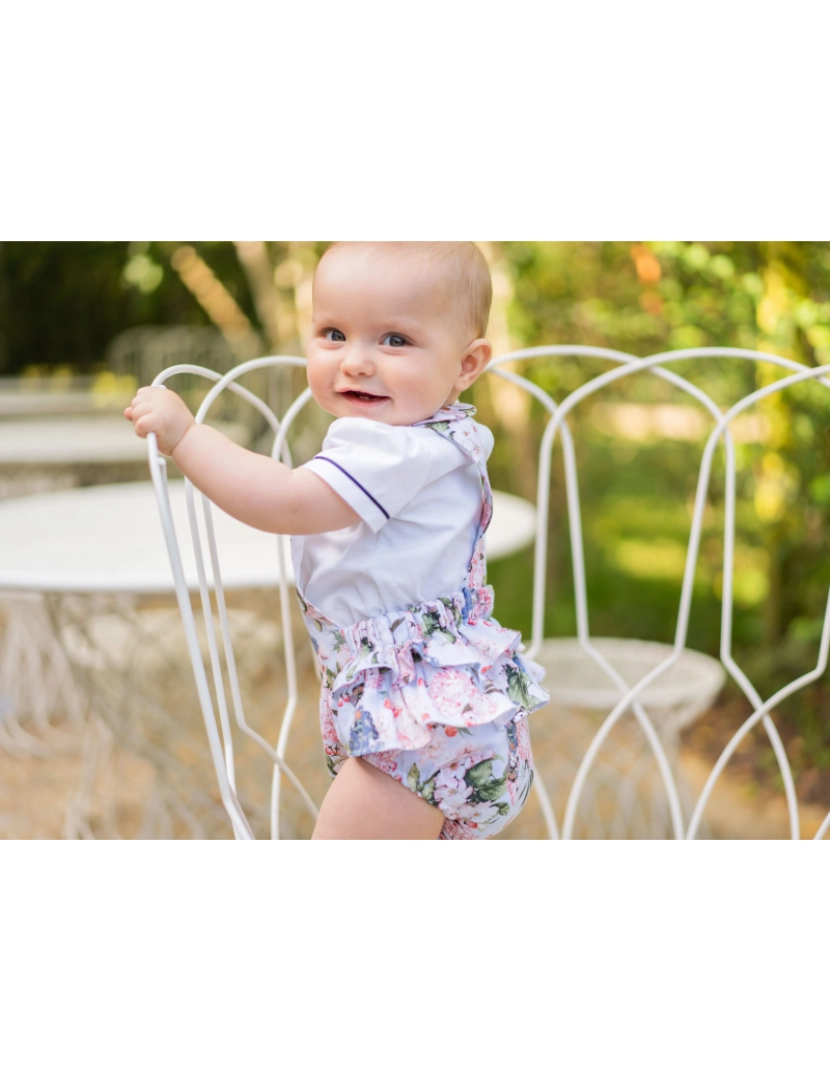 imagem de Conjunto de bebé com body floral e blusa branca2