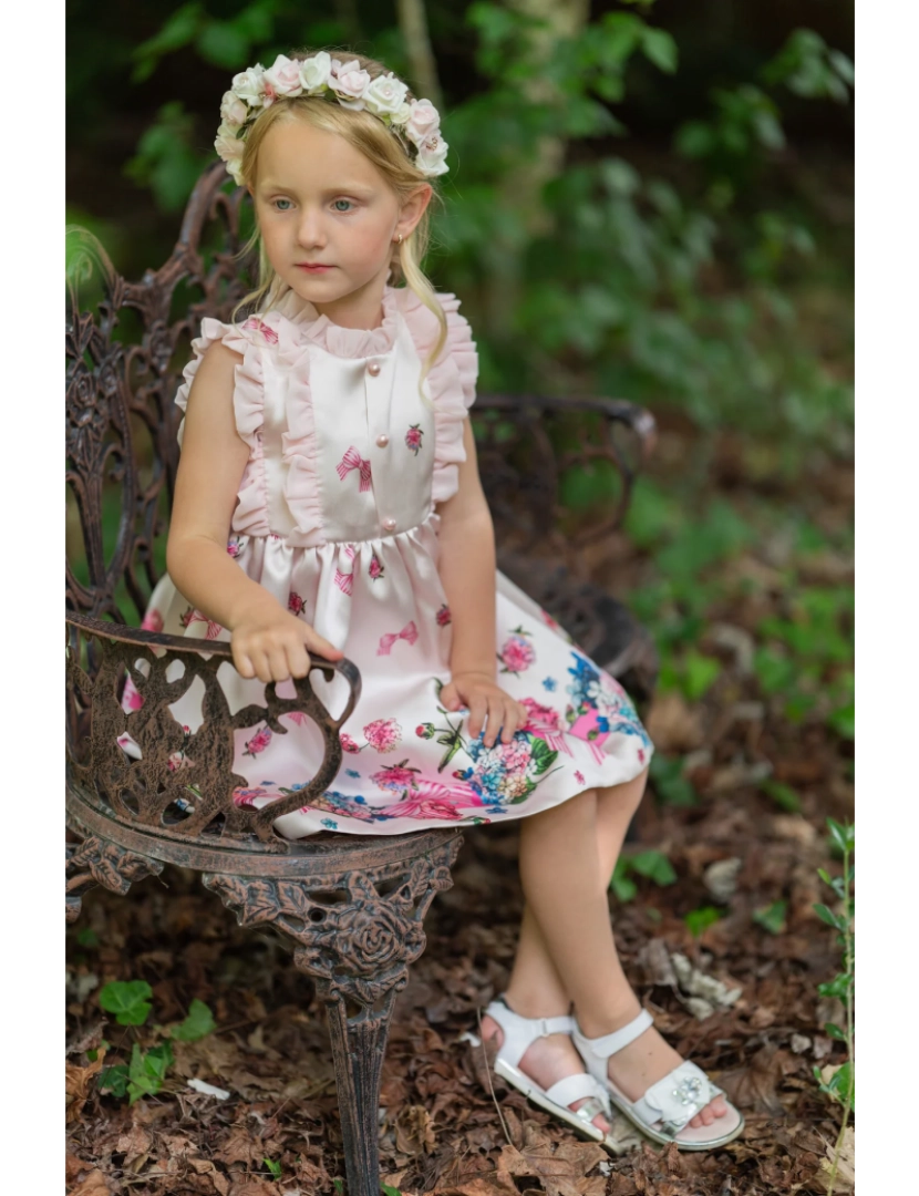 imagem de Vestido brilhante rosa com folhos e barra de padrão colorido2