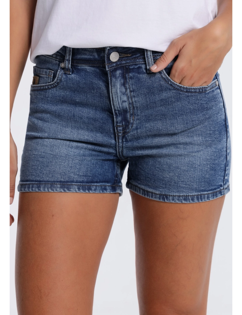 imagem de Lois Jeans - Jean Shorts | Low Rise | Size Inches3