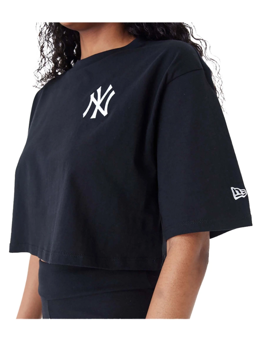 imagem de T-Shirt Nova Era Mlb Le Crop Tee Neyyan Blkwhi3