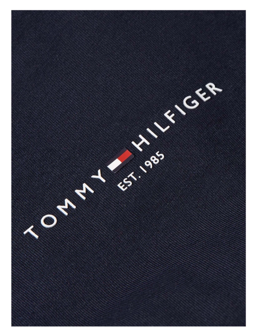 imagem de T-Shirt Tommy Hilfiger Com Logotipo Tommy Dirigido Para Você5