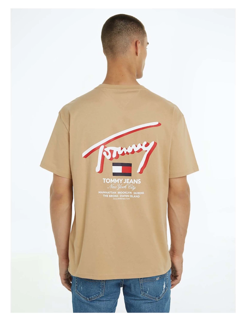 imagem de T-Shirt Tommy Jeans Tjm Reg 3D Rua Sim2