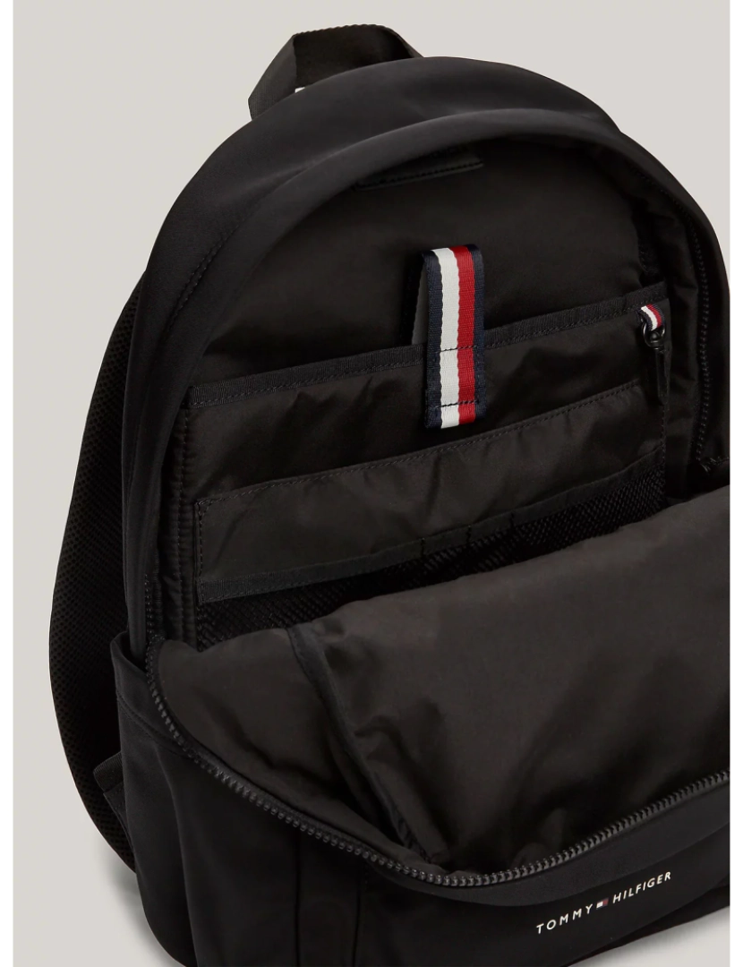 imagem de Tommy Hilfiger Mochila Preta Homem AM0AM117883